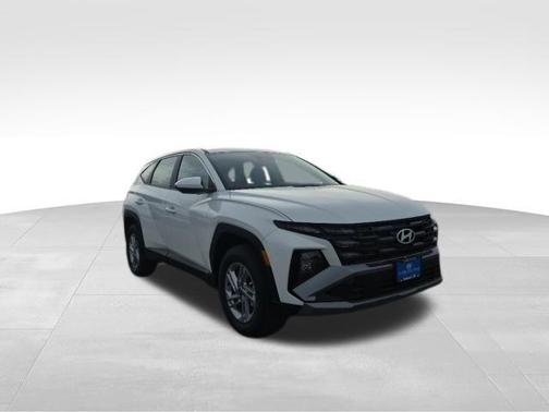 White Pearl 2026 Hyundai TUCSON SE