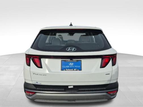 White Pearl 2026 Hyundai TUCSON SE