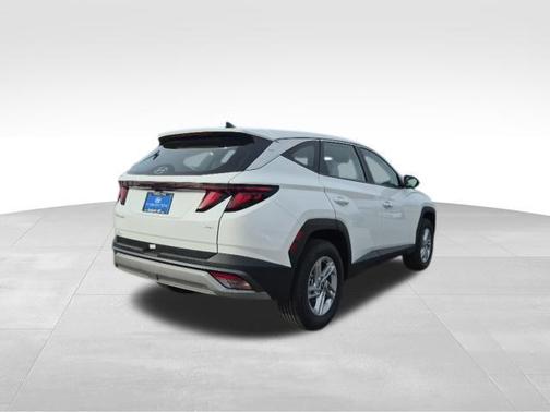 White Pearl 2026 Hyundai TUCSON SE