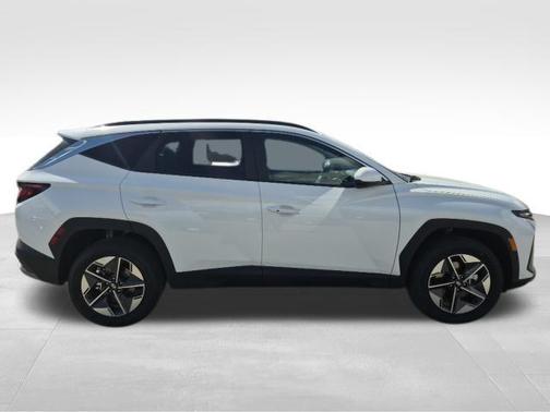 White Pearl 2026 Hyundai TUCSON SEL