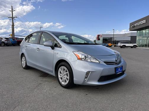 2014 Toyota Prius v Two