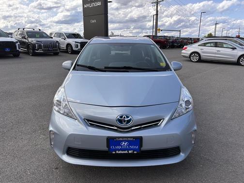 2014 Toyota Prius v Two