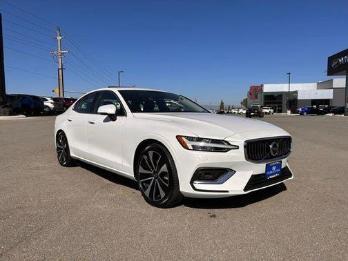 2023 Volvo S60 B5 Ultimate Bright Theme