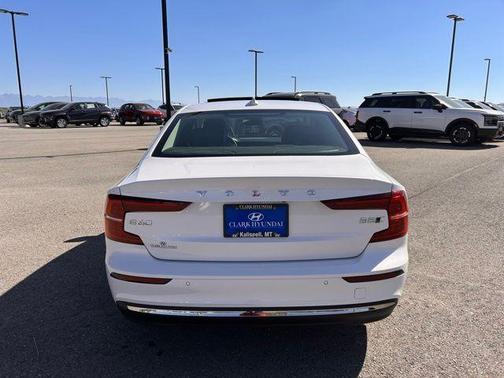 2023 Volvo S60 B5 Ultimate Bright Theme