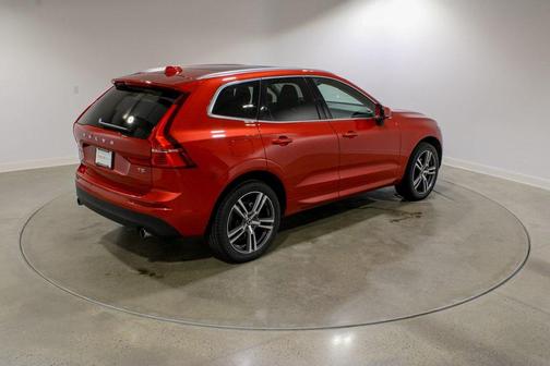 2021 Volvo XC60 T5 Momentum