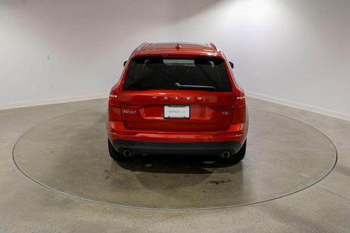 2021 Volvo XC60 T5 Momentum