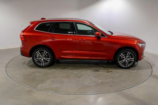2021 Volvo XC60 T5 Momentum