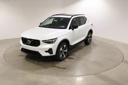 2026 Volvo XC40 B5 Plus