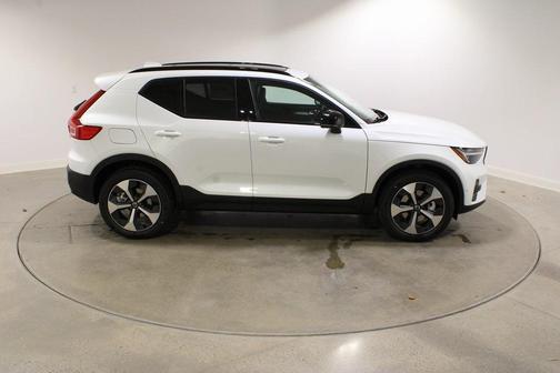 2026 Volvo XC40 B5 Plus
