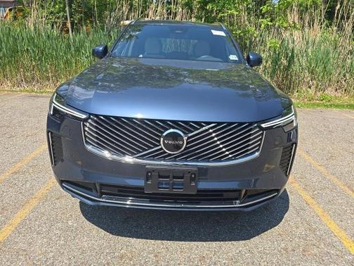 Denim Blue Metallic 2025 Volvo XC90 B5 Core