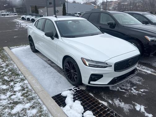 2024 Volvo S60 B5 Plus Black Edition