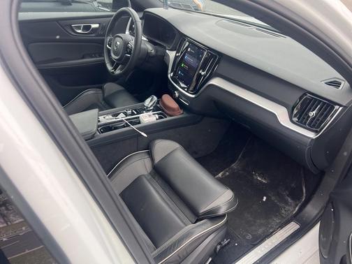 2024 Volvo S60 B5 Plus Black Edition