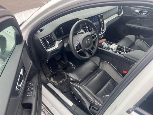 2024 Volvo S60 B5 Plus Black Edition