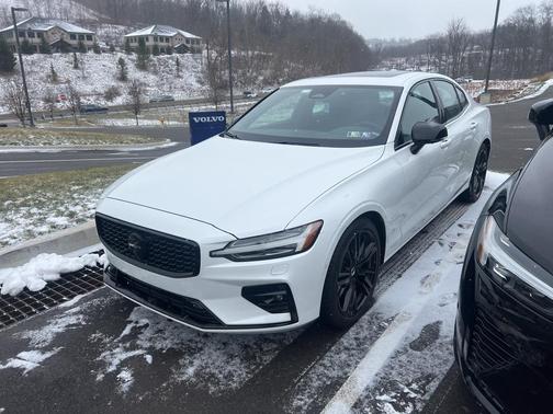 2024 Volvo S60 B5 Plus Black Edition