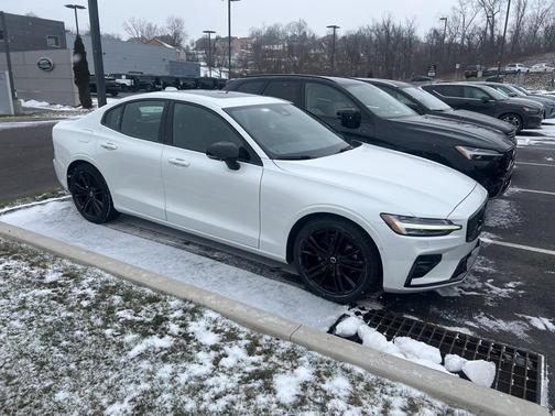 2024 Volvo S60 B5 Plus Black Edition