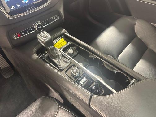 Denim Blue Metallic 2020 Volvo XC90 T6 Momentum
