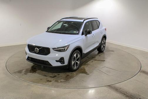 2026 Volvo XC40 B5 Plus