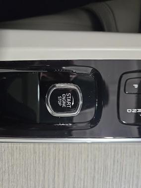 2022 Volvo XC60 B5 Inscription