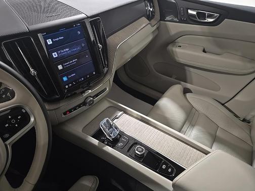 2022 Volvo XC60 B5 Inscription