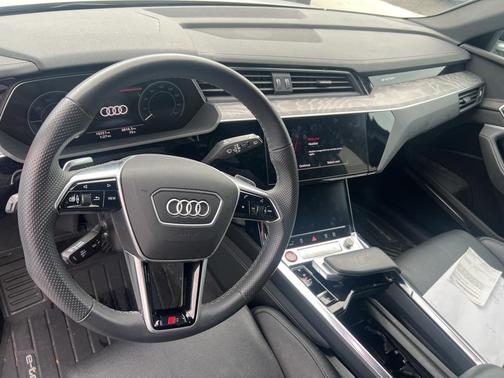 2022 Audi e-tron S Premium Plus