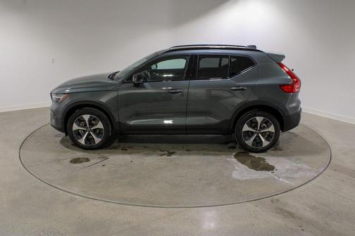 2026 Volvo XC40 Core, B5 AWD Gas (mild hybrid), Dark