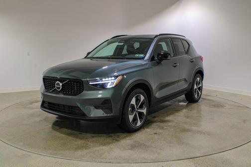 Forest Lake 2026 Volvo XC40 Core, B5 AWD Gas (mild hybrid), Dark