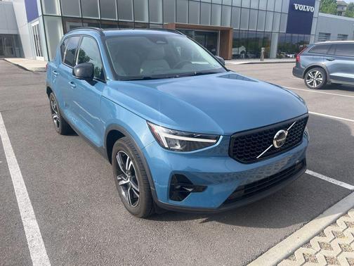 Fjord Blue Metallic 2023 Volvo XC40 B5 Plus Dark Theme