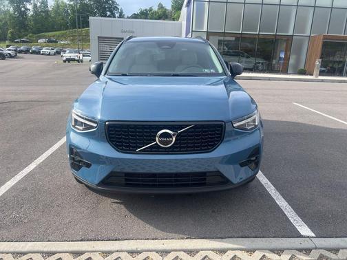 Fjord Blue Metallic 2023 Volvo XC40 B5 Plus Dark Theme