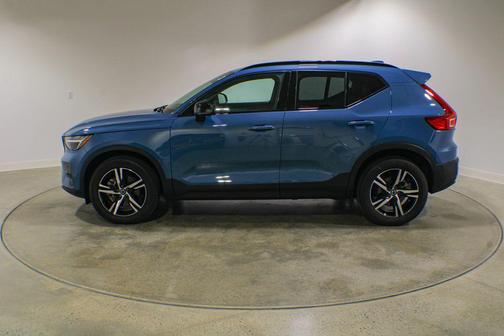 Fjord Blue Metallic 2023 Volvo XC40 B5 Plus Dark Theme
