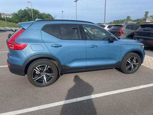 Fjord Blue Metallic 2023 Volvo XC40 B5 Plus Dark Theme
