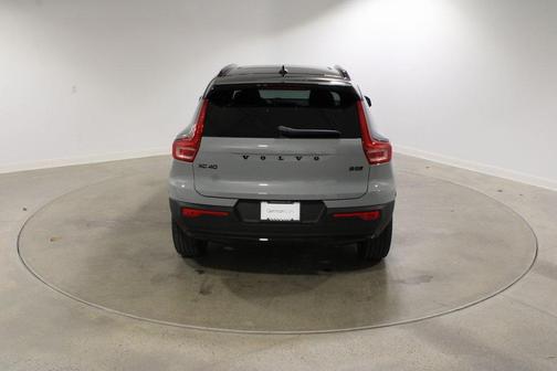 2026 Volvo XC40 B5 Ultra Black Edition