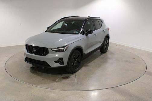 2026 Volvo XC40 B5 Ultra Black Edition