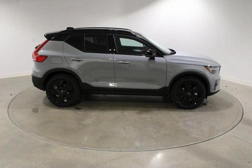 Vapour Grey Metallic 2026 Volvo XC40 B5 Ultra Black Edition