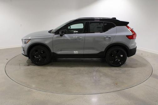 2026 Volvo XC40 B5 Ultra Black Edition