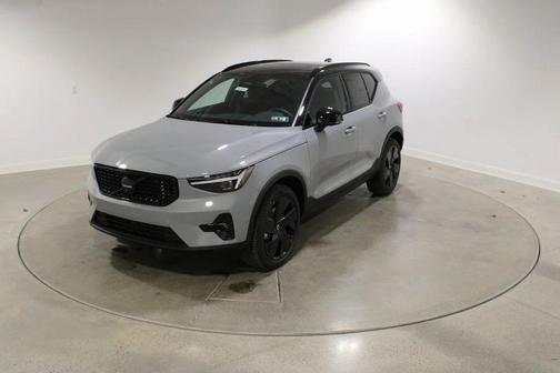 Vapour Grey Metallic 2026 Volvo XC40 B5 Ultra Black Edition
