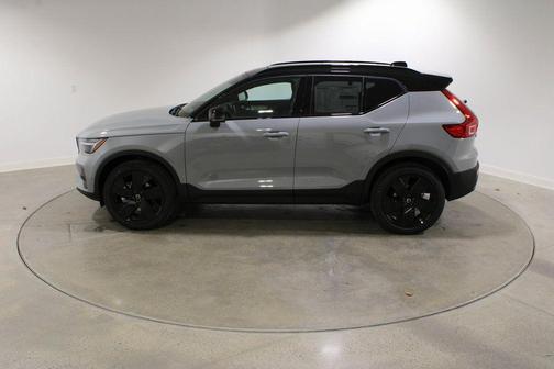 2026 Volvo XC40 B5 Ultra Black Edition
