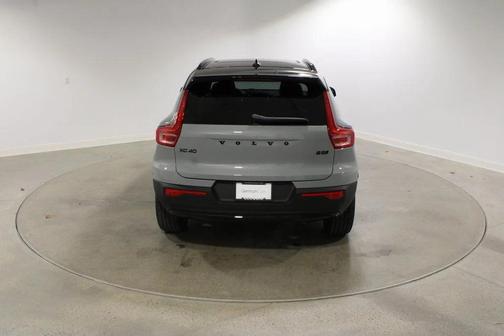 Vapour Grey Metallic 2026 Volvo XC40 B5 Ultra Black Edition