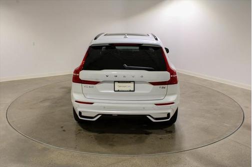 2025 Volvo XC60 Plug-In Hybrid T8 Plus