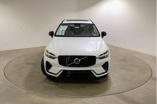 2025 Volvo XC60 Plug-In Hybrid T8 Plus