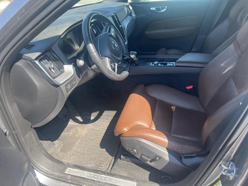 2019 Volvo XC60 T5 Momentum