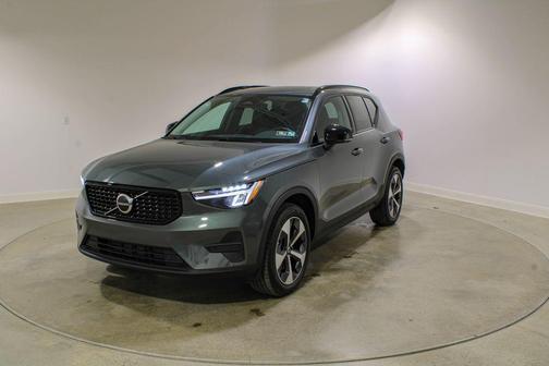 Forest Lake 2026 Volvo XC40 Core, B5 AWD Gas (mild hybrid), Dark