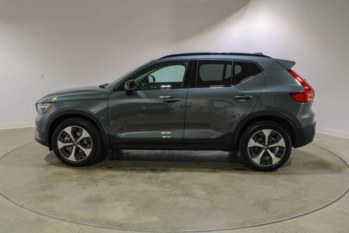 Forest Lake 2026 Volvo XC40 Core, B5 AWD Gas (mild hybrid), Dark