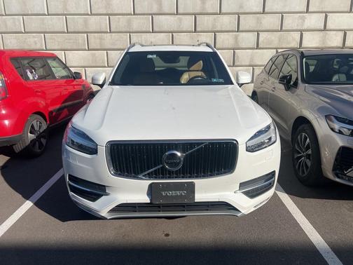2018 Volvo XC90 T6 Momentum
