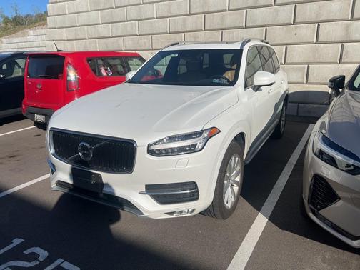 2018 Volvo XC90 T6 Momentum