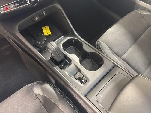 Ice White 2020 Volvo XC40 T5 Momentum