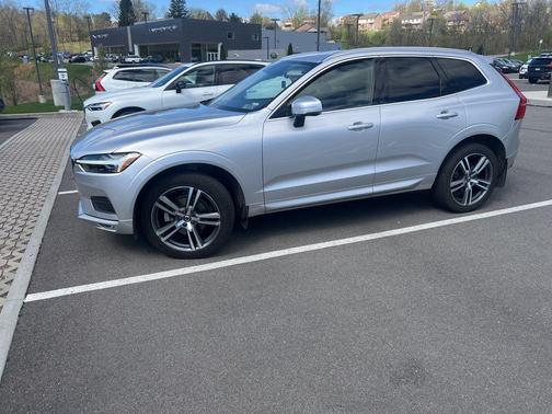 2021 Volvo XC60 T5 Momentum