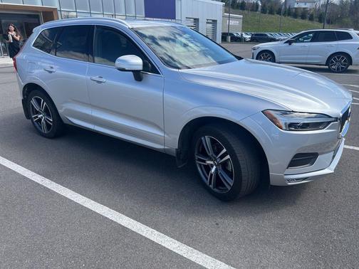 2021 Volvo XC60 T5 Momentum