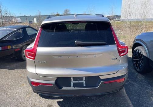 2024 Volvo XC40 B5 Plus Dark Theme