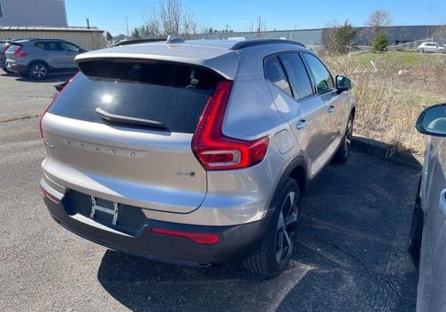 2024 Volvo XC40 B5 Plus Dark Theme