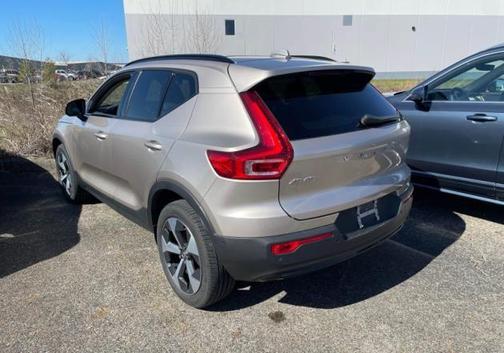 2024 Volvo XC40 B5 Plus Dark Theme